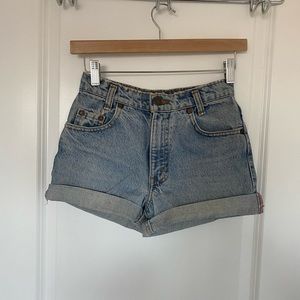 High rise Levi shorts